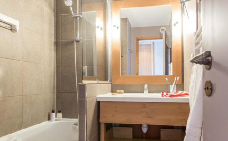 Apartments Residence Ours Blanc, Alpe d'Huez, Bathroom